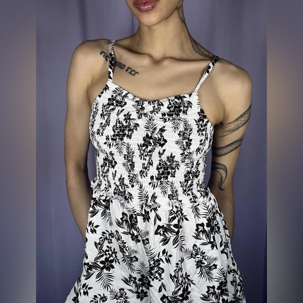 Art Class White & Black Floral Sleeveless Spaghetti Strap Romper Womens Size XS
